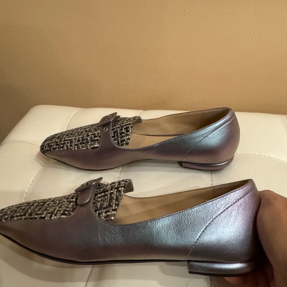 Rodo women’s Loafers. Italy. Leather and textile.
True to size 5-5.5. Small fit - Picture 7 of 7